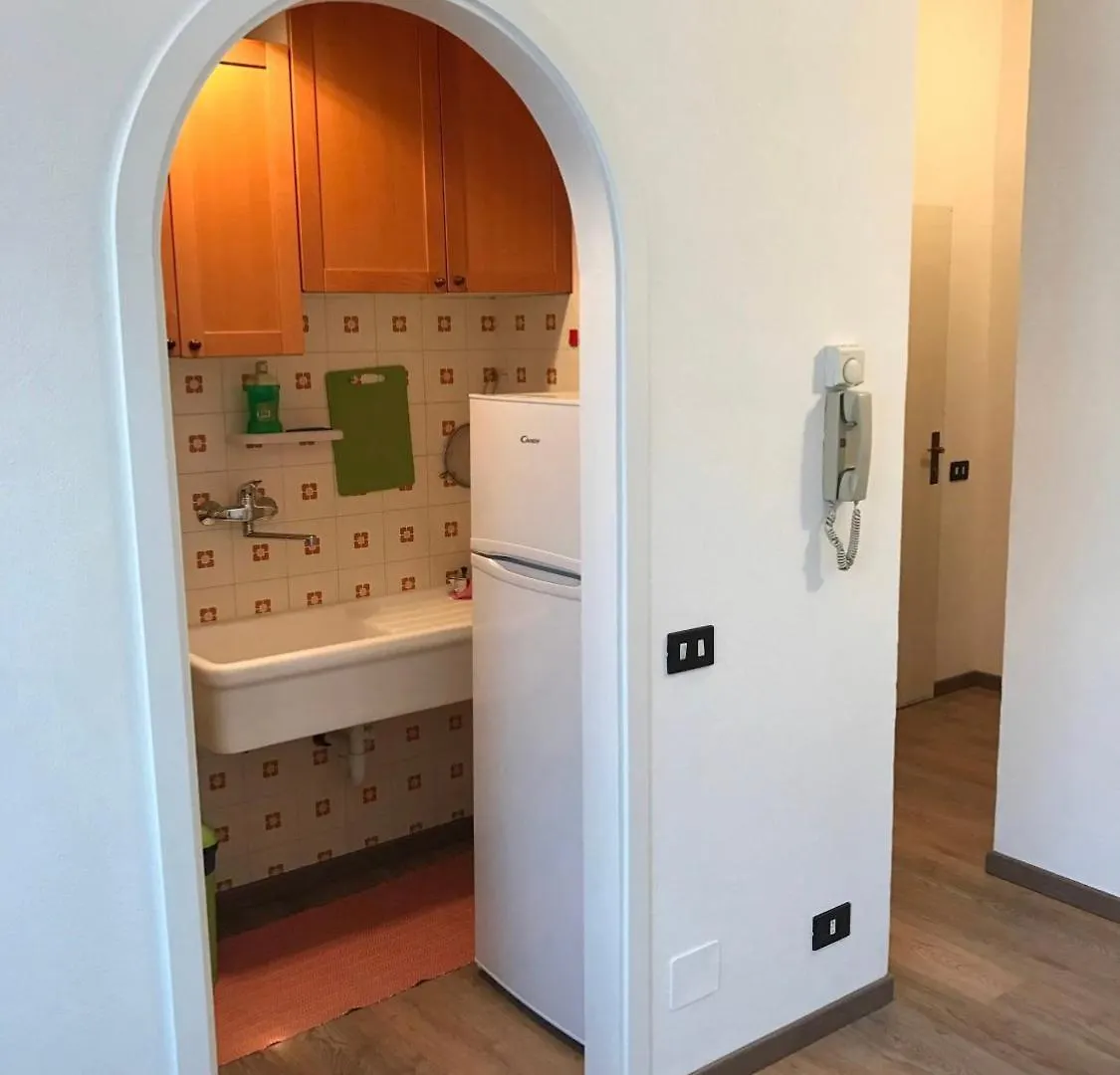 Delicious Apartment On Lakeside Colonno Itália